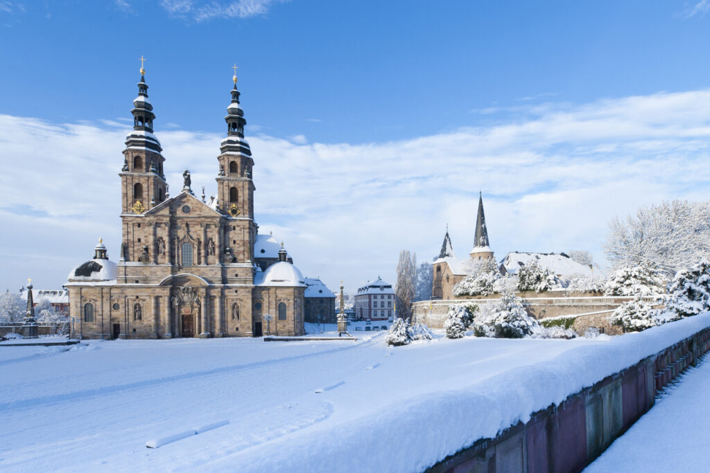 Fuldaer Dom bedeckt mit Schnee