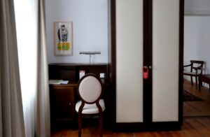 Gaestehaus_Vorkaeufer_Ansicht_2_Schreibtisch_2