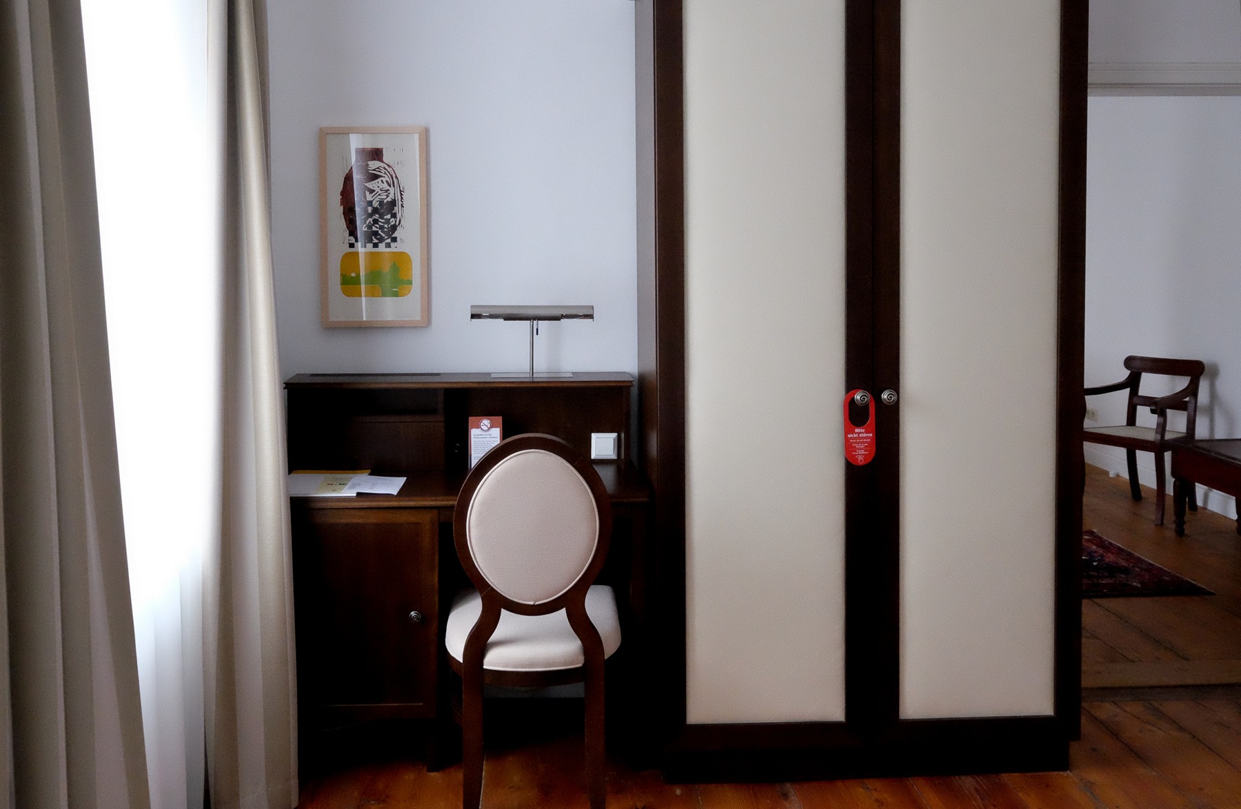 Gaestehaus_Vorkaeufer_Ansicht_2_Schreibtisch_2