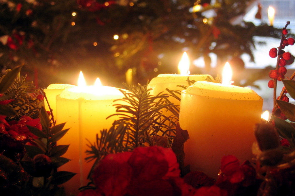 Vier Kerzen in weihnachtlicher Stimmung